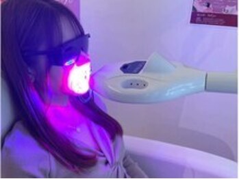 エクシアホワイトニング 四日市店/６．照射（1回9分）