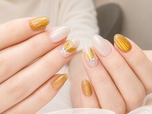 ディオーネ ネイルスタジオ(Dione)/輝くゴールドの上品な指先