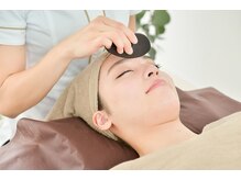 ウンジョルノ フェリーチェ 表参道店/おでこも溜まりやすい
