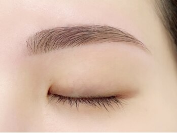 アウロラ 代々木上原(AURORA)の写真/WAX＆糸脱毛で叶える上品な美眉◎骨格に合わせた黄金比の似合わせデザインで、毎日のメイクも時短に♪