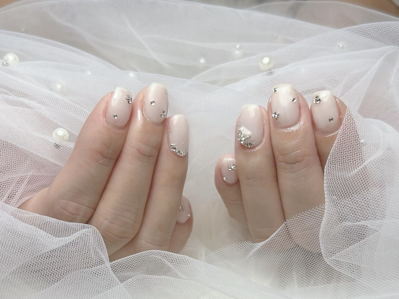 2026年冬トレンド】ホワイト ワンカラー ハンドのネイルデザイン集