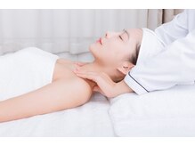足心癒(ソクシンユ)/【へッドスパ・デコルテ】