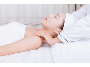 足心癒(ソクシンユ)/【へッドスパ・デコルテ】