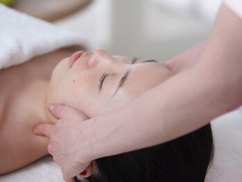 ファシル(Facile)の写真/【リフトアップ/たるみ改善】フェイスラインのもたつき改善、美肌ケア/美顔光フェイシャル☆