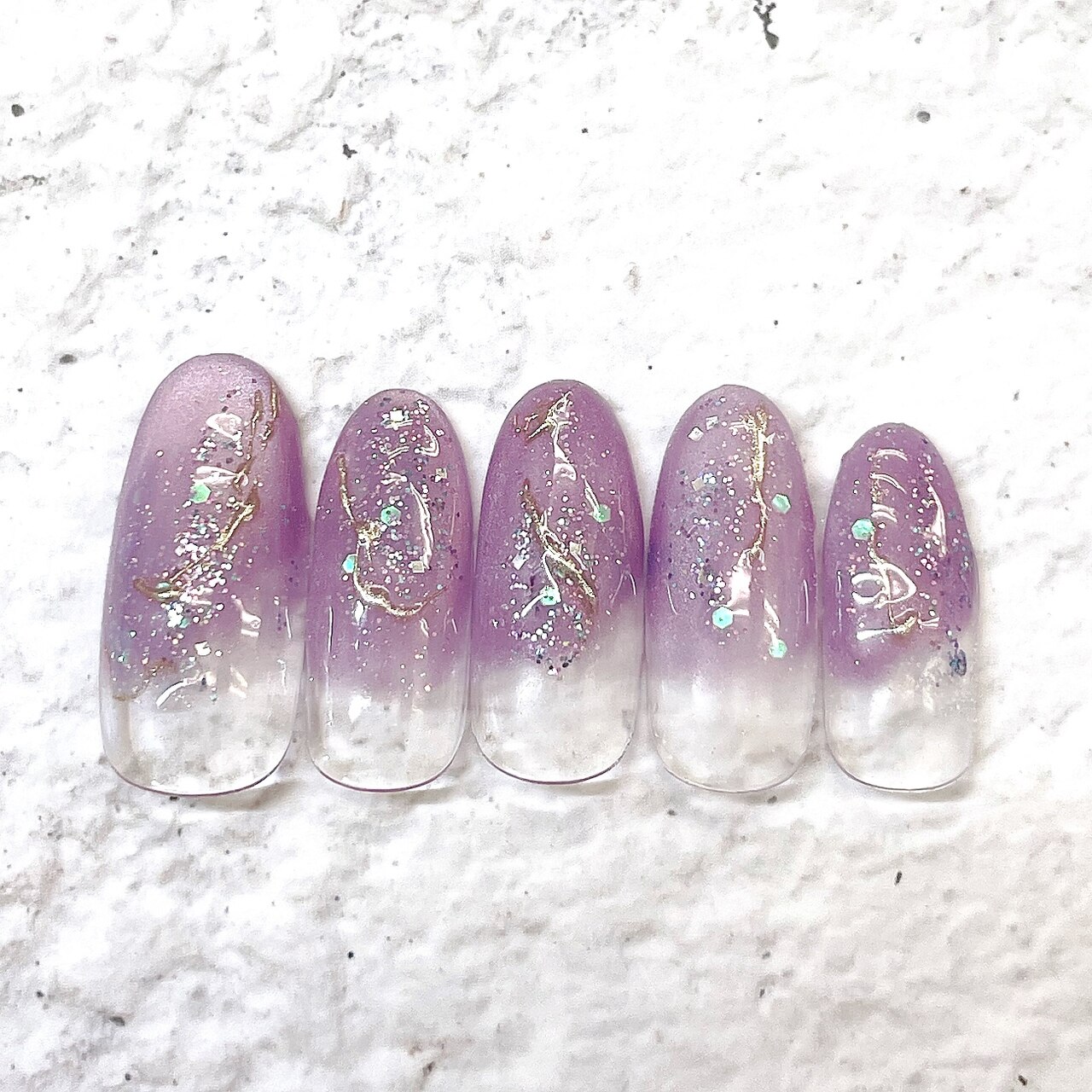 2025年-2026年冬トレンド】塗りかけ パープルのネイルデザイン集｜人気