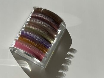 エニー アイラッシュ(enny eyelash)の写真/"ちょっとだけ変えたい"が叶う。目元に忍ばせる、大人のニュアンスカラー。