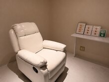 VELTOR EYE【ベルトールアイ】個室サロン・アイブロウ・アイラッシュ・メンズ歓迎の雰囲気（清潔感のある落ち着いた個室空間です。）