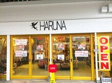 ハルナ(HARUNA)の雰囲気（一階はは雑貨とお花、アクセやコスメのお店の中!）