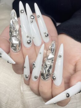 アヤメネイルの写真/豊富なパーツがあるから選ぶ時間も楽しめる♪ごてごてギャルネイルは《アヤメネイル》にお任せください！