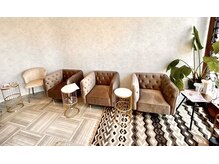 ヴィヴィ 太田川店(Vivi)の雰囲気(【明るい店内】ゆったりしたソファで落ち着く雰囲気♪)