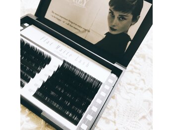 アール(R')/フラットマットラッシュ