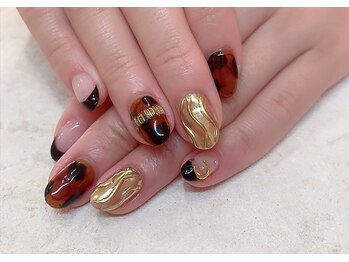 Nail　Salon　Amira【ニュアンス・長さ出し・マグネット】の写真/絶妙なニュアンスから繊細な手描きまで、あなただけの唯一無二のデザインを豊富にご用意しています◎