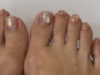 マノン 北堀江(Manon)の写真/美しい足元で自信UP！丁寧なケア＆モチの良さに自信あり♪お仕事柄ハンドネイルができない方にもオススメ◎