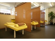 かい保健整骨院の雰囲気（明るい雰囲気で施術をさせて頂きます！/美容鍼）