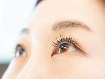 サロン ド ワカアイラッシュ 小倉駅前店(Salon de WAKA EYELASH)の写真/目元の形と自まつ毛の状態に合わせてエクステやパーマのデザインをご提案♪自然な仕上がりに感動☆