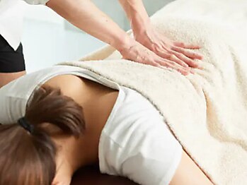 リラクゼーションサロン S'appuyerの写真/【歴20年超の凄腕】全身もみほぐし45分3000円!高技術×癒やし空間で、頑固な首肩こりを根本改善。