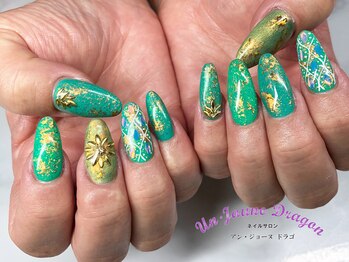 アン ジョーヌドラゴ/【ロングネイル】緑ネイル