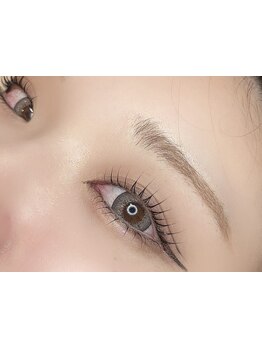 ナチュラル上品な目元にしたい