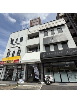 プルメリアラッシュ(PlumeriaLash)の写真/ハワイをイメージしたサロンです♪ハワイアンミュージックが流れる店内でリラックス空間☆彡