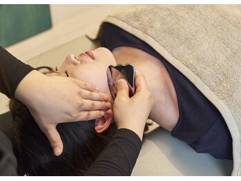 新横浜駅前鍼灸接骨院/小顔矯正＆かっさで小顔に！