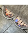派手め　フットネイル