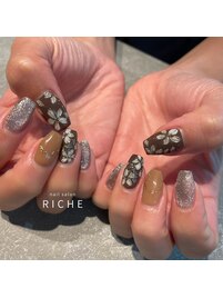 秋ブラウンのフラワーネイル