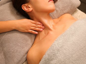 エミナルグロウ(Eminal Glow)/小顔になる秘訣は、