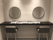 アナスタシア ミアレ 神戸阪急/神戸阪急店のメイクスペース｜眉