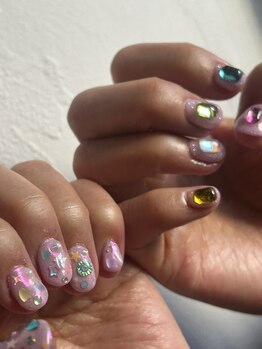 キラキラビジューネイル