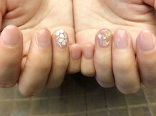 プラハネイル(+HER 美甲)/手描きフラワー×シェル