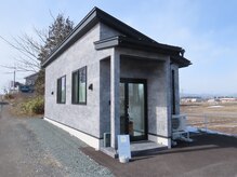 ムービング 花巻(MOVING)の雰囲気(サロンの外観です!敷地内駐車場ございます◎)