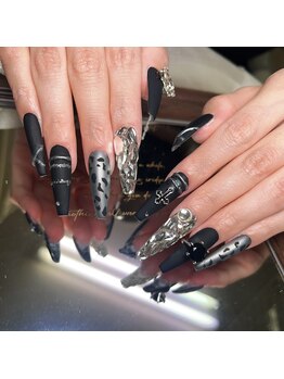 黒×銀ダークスタイル豹柄ネイル