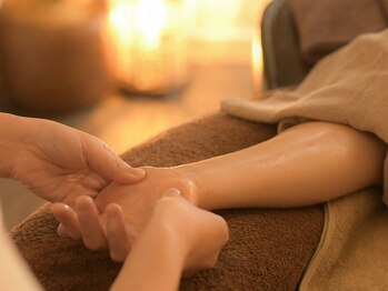 アロマ アンド ドライヘッドスパ 至福のひととき/アロマハンドトリートメント