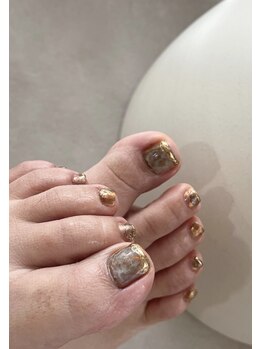 un.の写真/足元からオシャレを楽しむ♪フットネイルメニューもご用意◎サンダルの季節に向けて足元を華やかに！