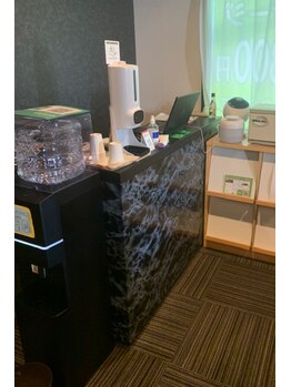 和サロン 佐賀本店/スタッフが笑顔でお迎え♪