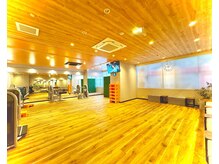 オリジェン 平尾店の雰囲気（広々とした店内でトレーニング前も後もお寛ぎ下さい☆）