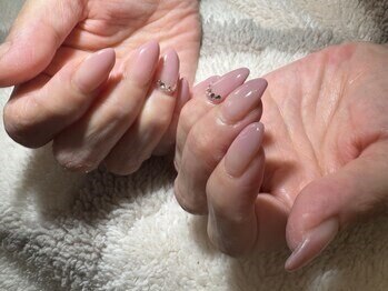 フェリチタ(Felicita)の写真/シンプルだけど、印象的に。さりげなくトレンドを取り入れて上品華やかに♪派手なネイルができない方にも◎