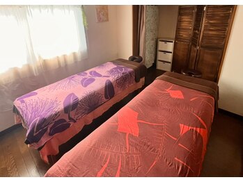 トータルビューティーヘルスケアサロン ニルファ(Nilufa)の写真/日々の疲れを癒やすハワイアンロミロミやヘッドスパでリフレッシュ!リラックス空間◎ペアも可