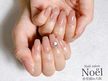 ノエル(Noel)/透け感ピンク×蝶パーツネイル
