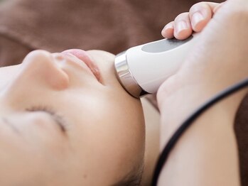 プライマルバランス(PRIMAL BALANCE)の写真/【頭蓋骨小顔矯正+徹底たるみ改善ラジオ波】キュッと引き締まったフェイスラインを叶える!エイジングケア◎