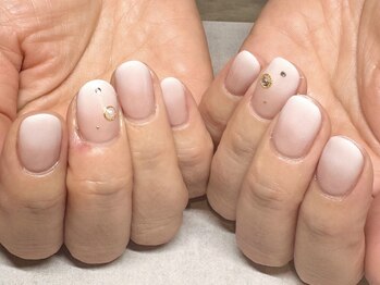 パープルの爪屋の写真/【日常に華やかな彩りを♪】パラジェルで指先1本1本の健康状態を確認しながら施術★自爪に優しく満足度◎