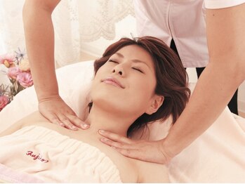 サロンドフジコ(Salon de Fujiko)の写真/デコルテが強みのFujikoにお任せ!慢性疲労や頭痛,不眠,眼精疲労の原因を探り解消◎他店からの乗り換え多数!