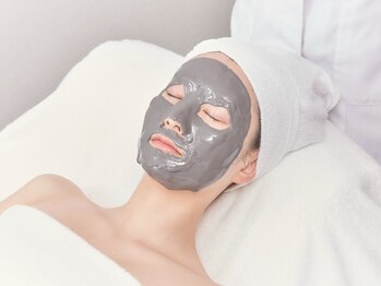 ファソ ブロウアンドアイズ(fasol)の写真/焼かないシミケア技術！深層から表情筋を動かしてシミに働きかけるアプローチ法