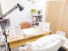 アプリコットネイル(apricot nail)の雰囲気（お席は半個室で落ち着く空間です♪タブレットで動画視聴も可能◎）
