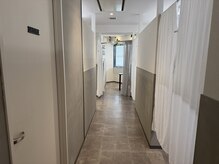 イーヨー 姪浜店(Eyore)の雰囲気（清潔感のある通路も広々♪）