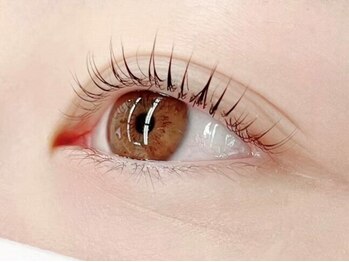 ココラッシュ 上野御徒町(cocolash)の写真/【“似合わせデザイン”で目元を美しく演出♪】自まつ毛に馴染む仕上がりで、目を開けた時の輝きを実感♪