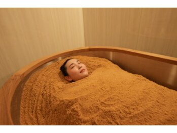 えん発酵温熱木浴 代々木上原店/10:05【浴室にて木浴開始♪】