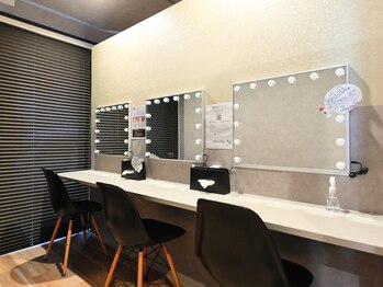 タユル(tayuru)/女優ミラー配備のパウダールーム