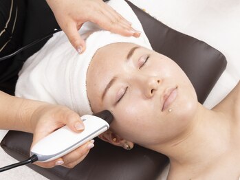 エイナミビューティサロン/フェイシャル4/目元のたるみ改善