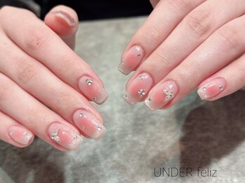 アンダーフェリス ビマユ(UNDER feliz×BIMAYU)の写真/【simple×美フォルム】指先を見るとうっとりしてしまうこと間違いなし★程よいナチュラルネイルを♪